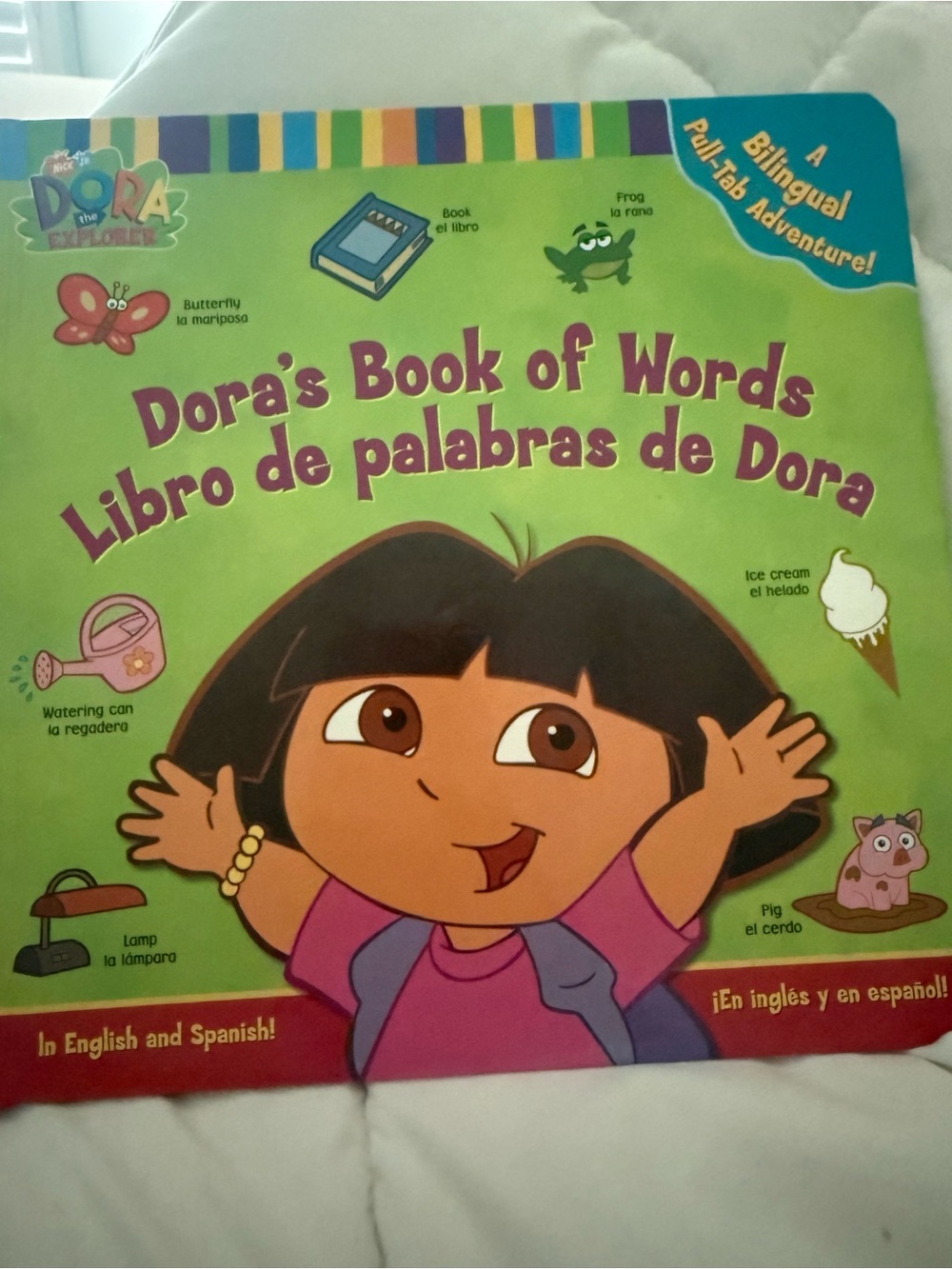 Dora's Book of Words / Libro de palabras de Dora - Green Bilingual Kids Toy
